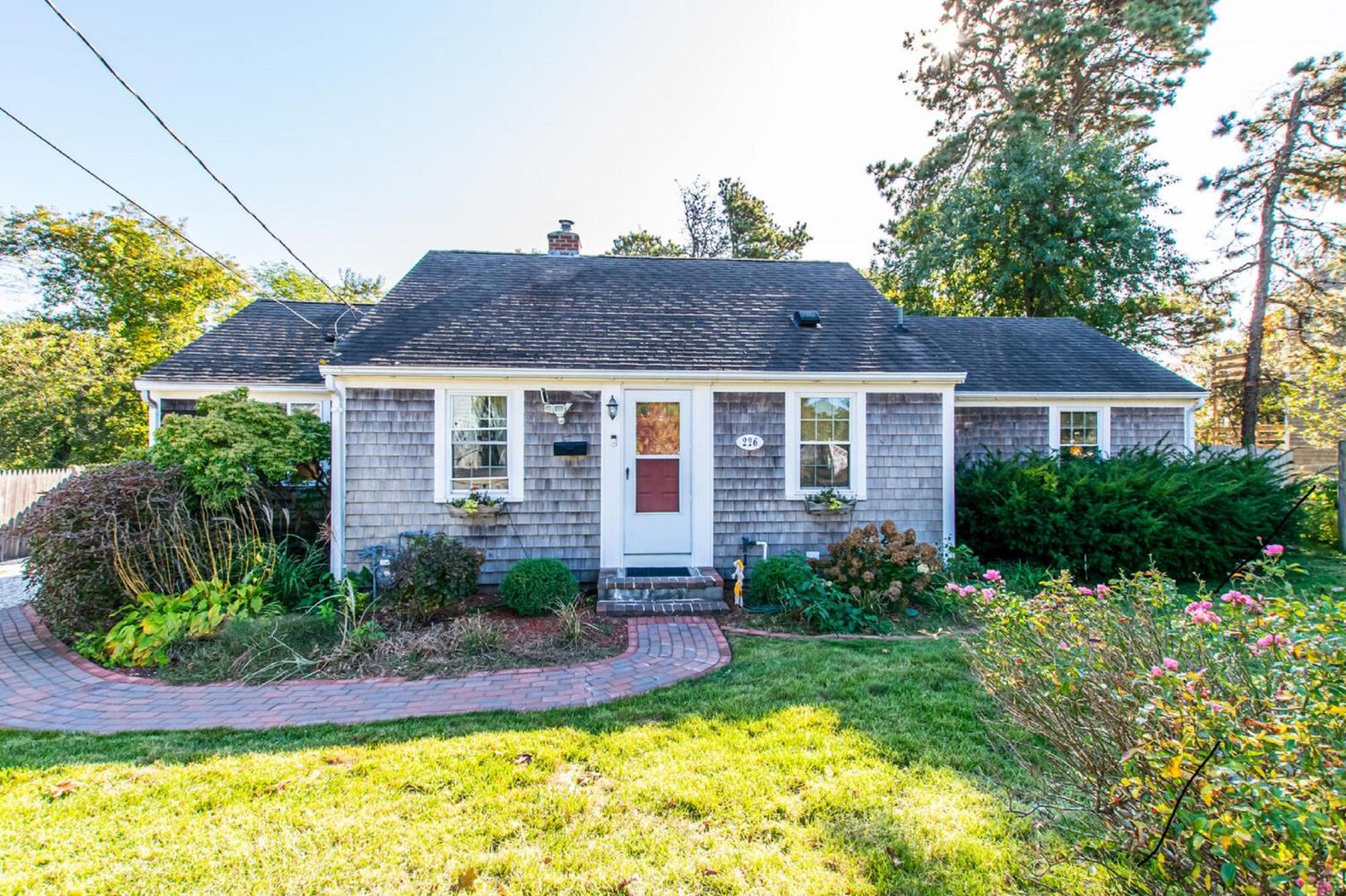 Waterfront Cape Cod Home Деннис-Порт Экстерьер фото